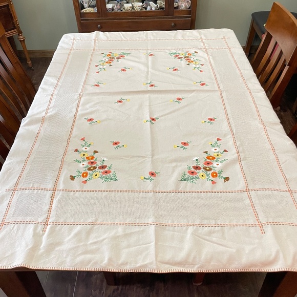 Vintage Cotton Floral Embroidered Rectangle Tablecloth 49 x 64 - Picture 1 of 16